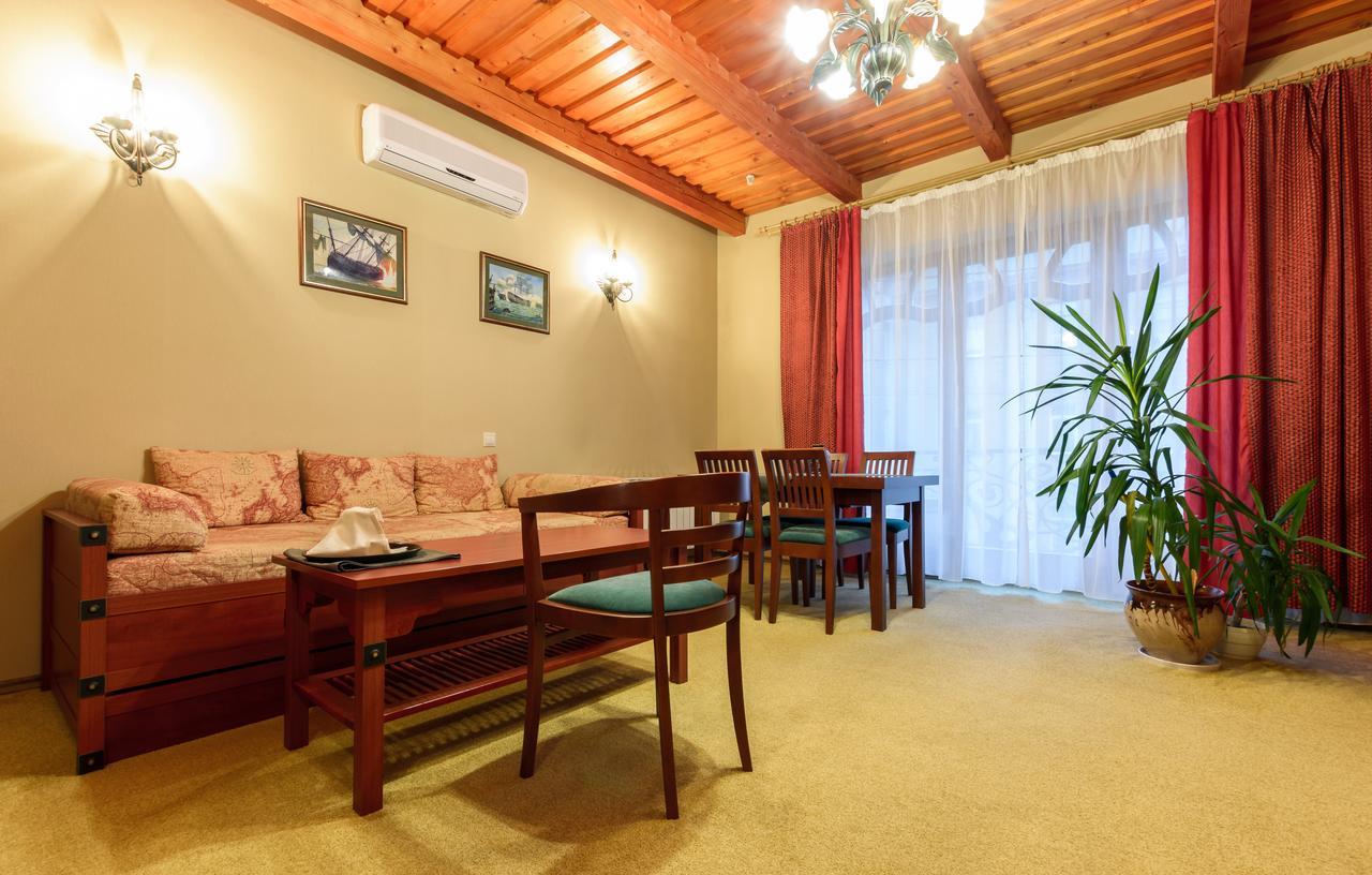 Letuchiy Gollandets Ξενοδοχείο Uzhhorod Εξωτερικό φωτογραφία